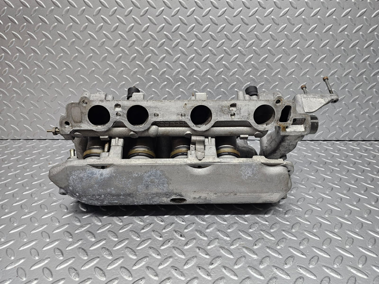 2573 Mercedes-Benz W116 350SE Air Intake Manifold Throttle 1161414301