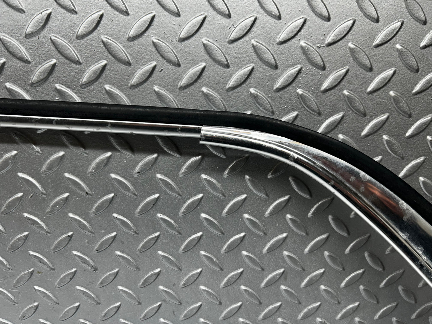 7810 Mercedes-Benz S123 230TE Wagon Roof Chrome Trim Left Side