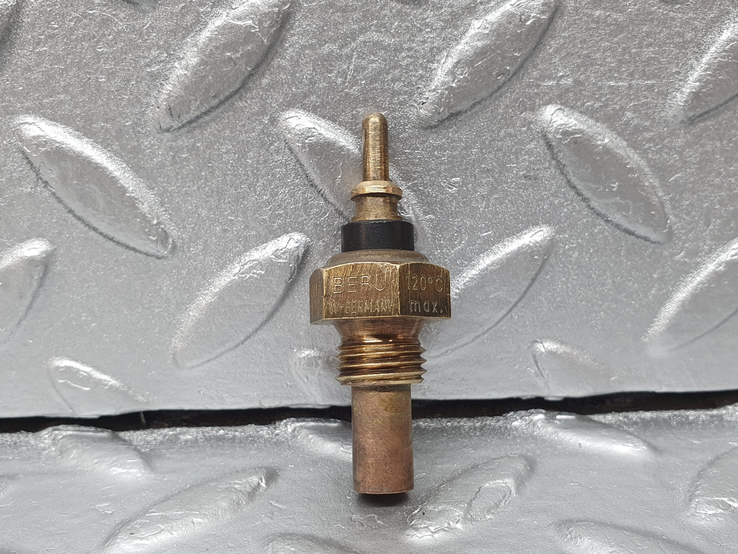 41332 Mercedes-Benz W123 280E Coolant Temperature Sensor Beru 0055422617