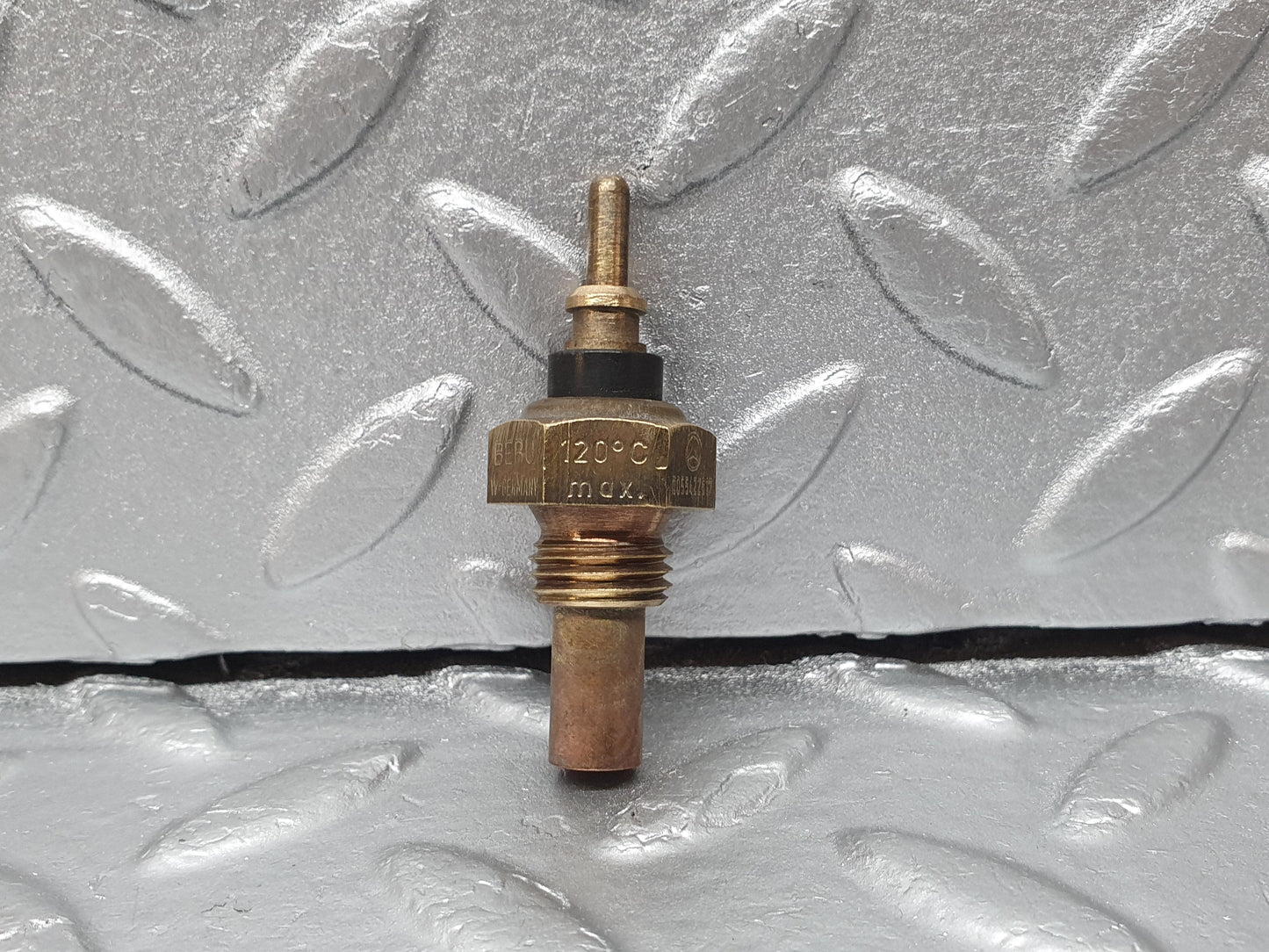 41332 Mercedes-Benz W123 280E Coolant Temperature Sensor Beru 0055422617