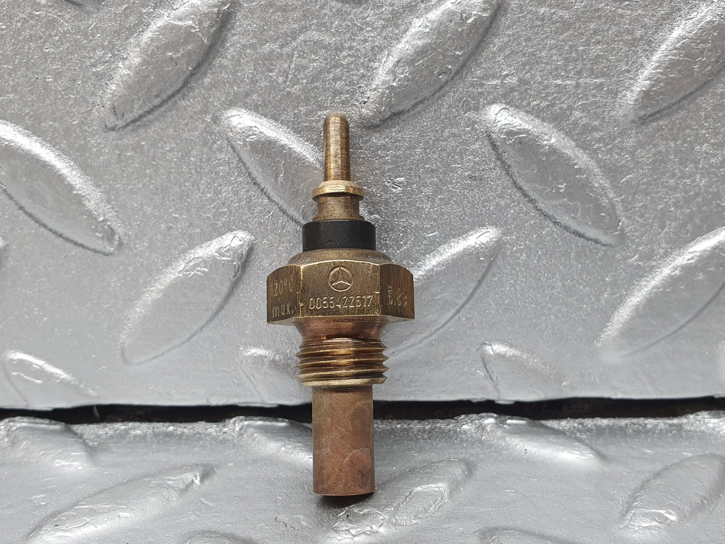 41332 Mercedes-Benz W123 280E Coolant Temperature Sensor Beru 0055422617