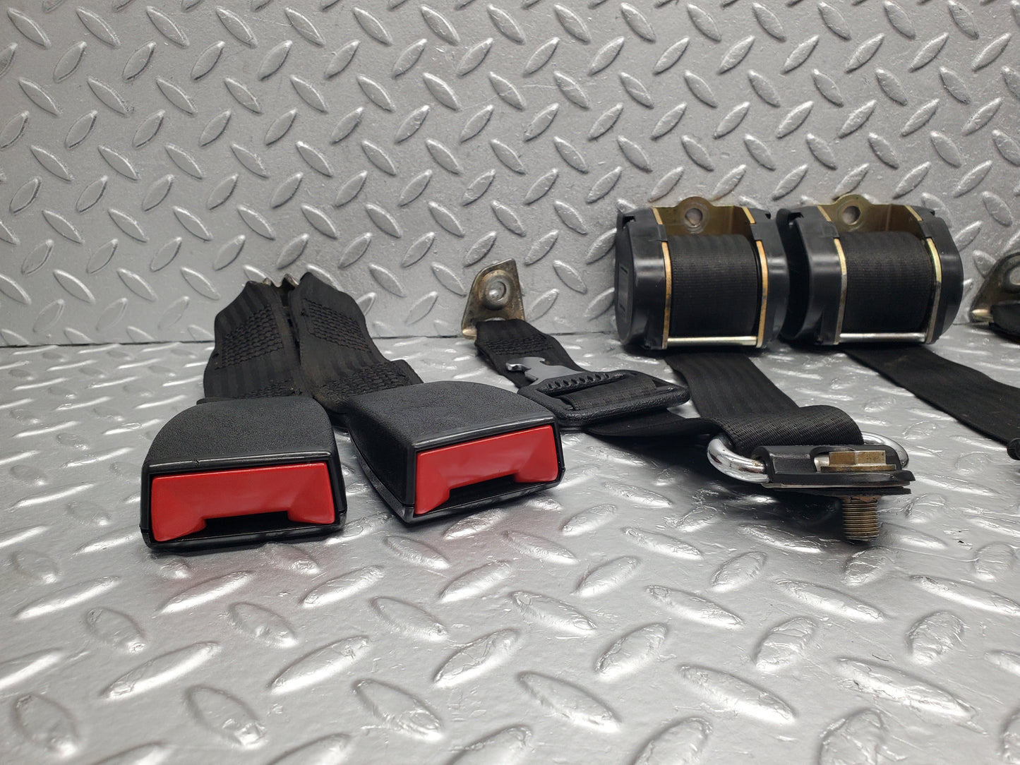 46388 Mercedes-Benz C123 280CE Coupe Rear Seat Belt Set With Buckles 1238604969 1238607885 1238607185