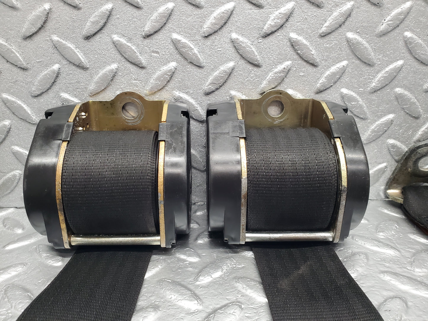 46388 Mercedes-Benz C123 280CE Coupe Rear Seat Belt Set With Buckles 1238604969 1238607885 1238607185