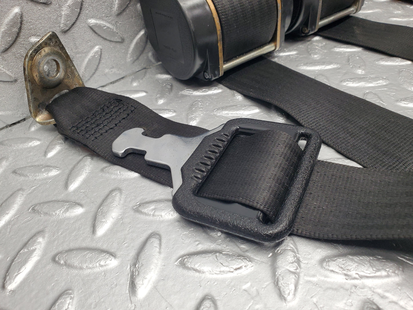 46388 Mercedes-Benz C123 280CE Coupe Rear Seat Belt Set With Buckles 1238604969 1238607885 1238607185