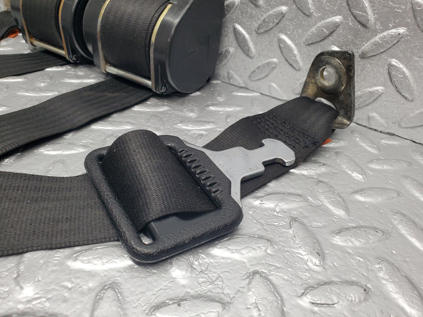 46388 Mercedes-Benz C123 280CE Coupe Rear Seat Belt Set With Buckles 1238604969 1238607885 1238607185
