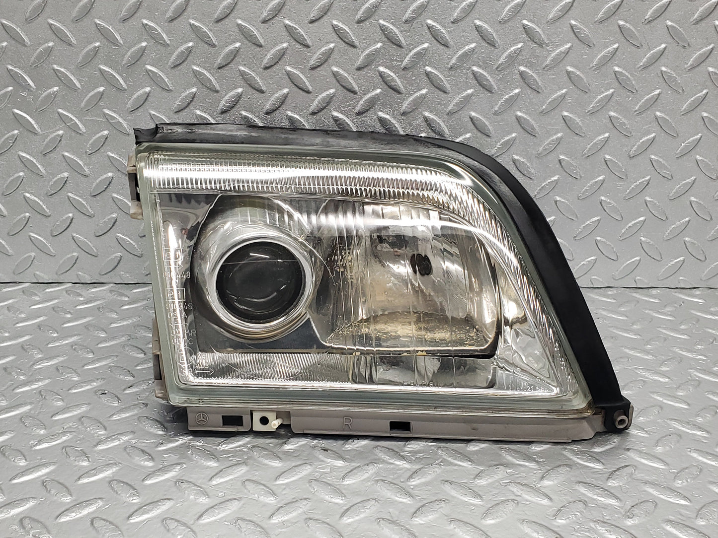 47172 Mercedes-Benz R129 320SL Coupe Xenon Headlight Bosch Right 1305621685 1305219026