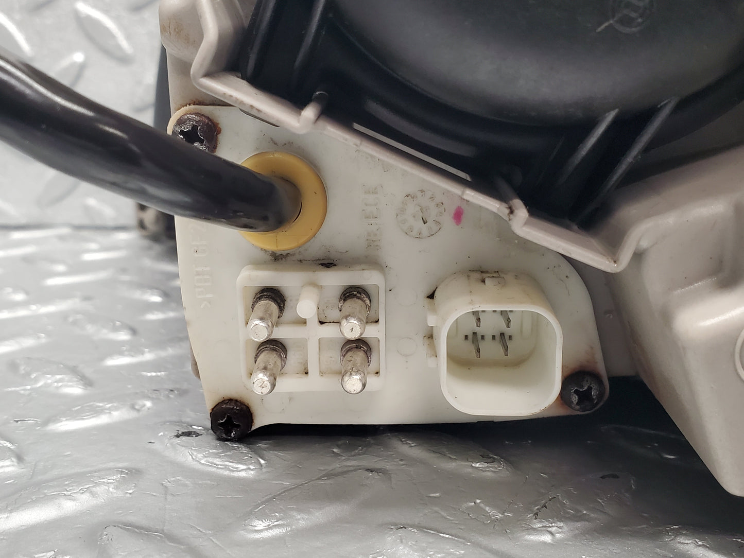 47172 Mercedes-Benz R129 320SL Coupe Xenon Headlight Bosch Right 1305621685 1305219026