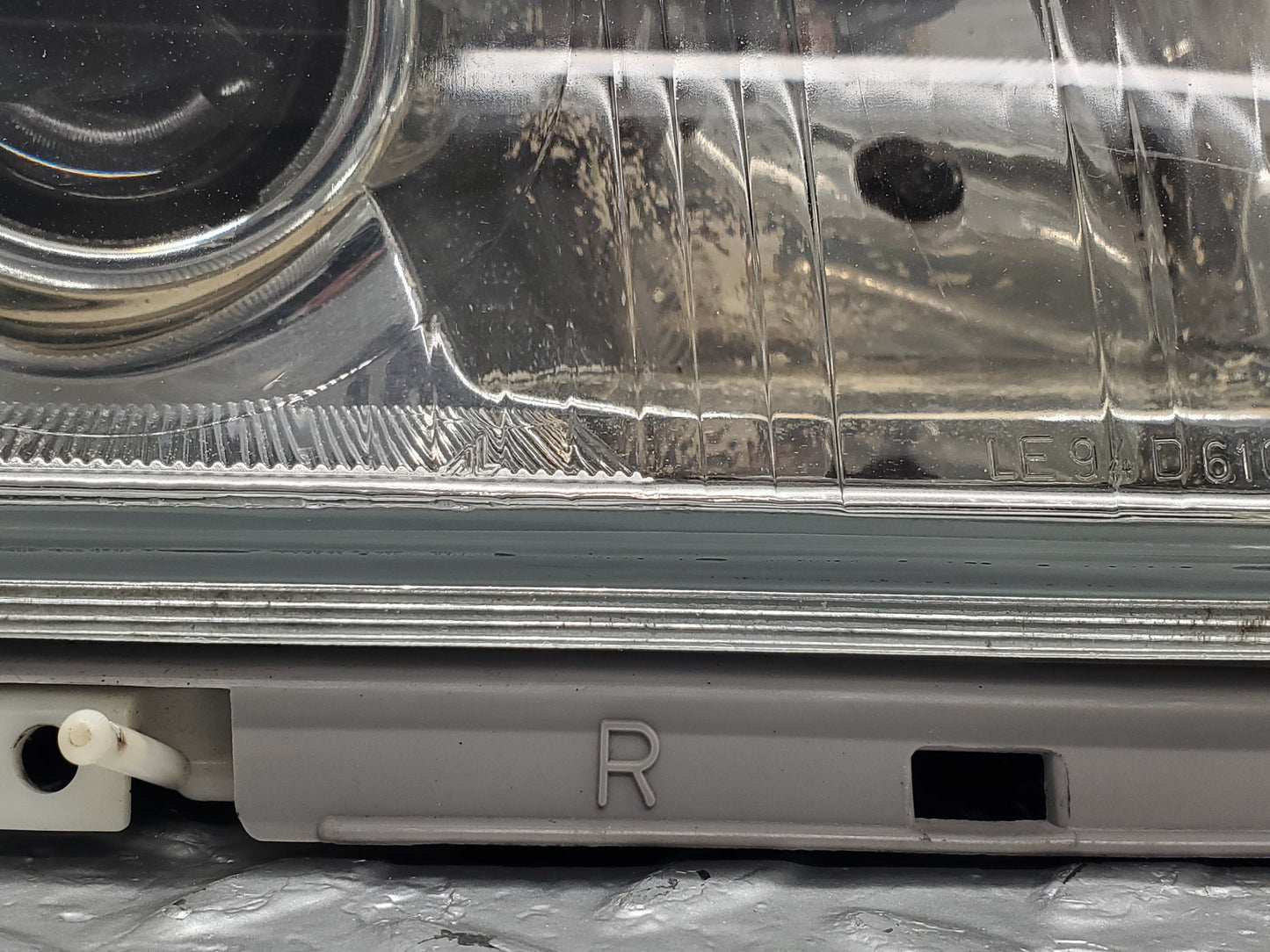 47172 Mercedes-Benz R129 320SL Coupe Xenon Headlight Bosch Right 1305621685 1305219026