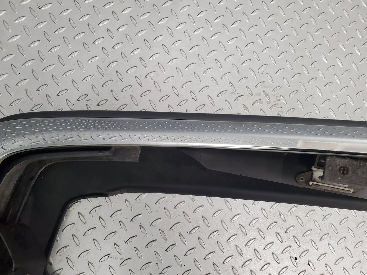 47557 Mercedes-Benz W126 Rear Bumper 1268802740 1268851105 1268855074