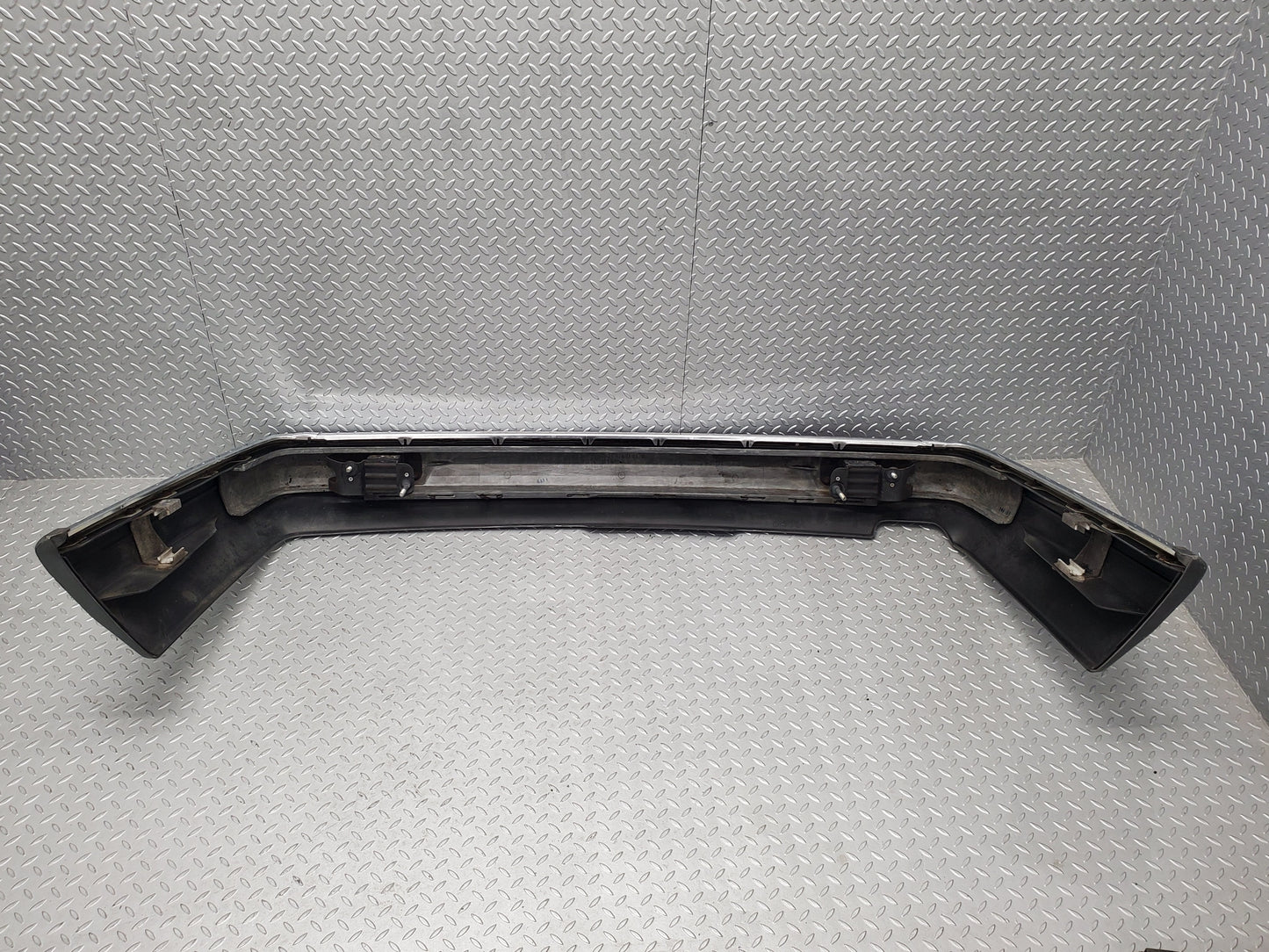 47557 Mercedes-Benz W126 Rear Bumper 1268802740 1268851105 1268855074