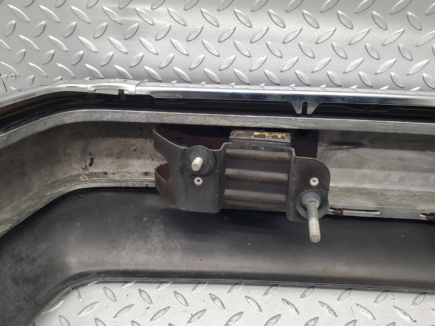 47557 Mercedes-Benz W126 Rear Bumper 1268802740 1268851105 1268855074
