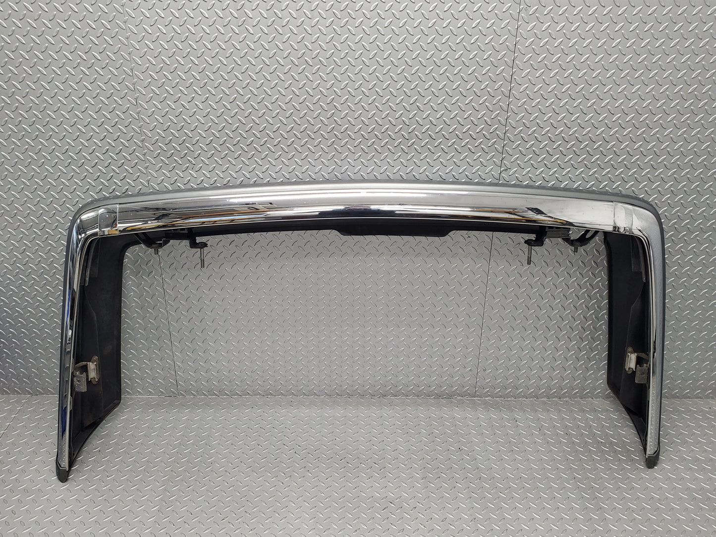 47557 Mercedes-Benz W126 Rear Bumper 1268802740 1268851105 1268855074