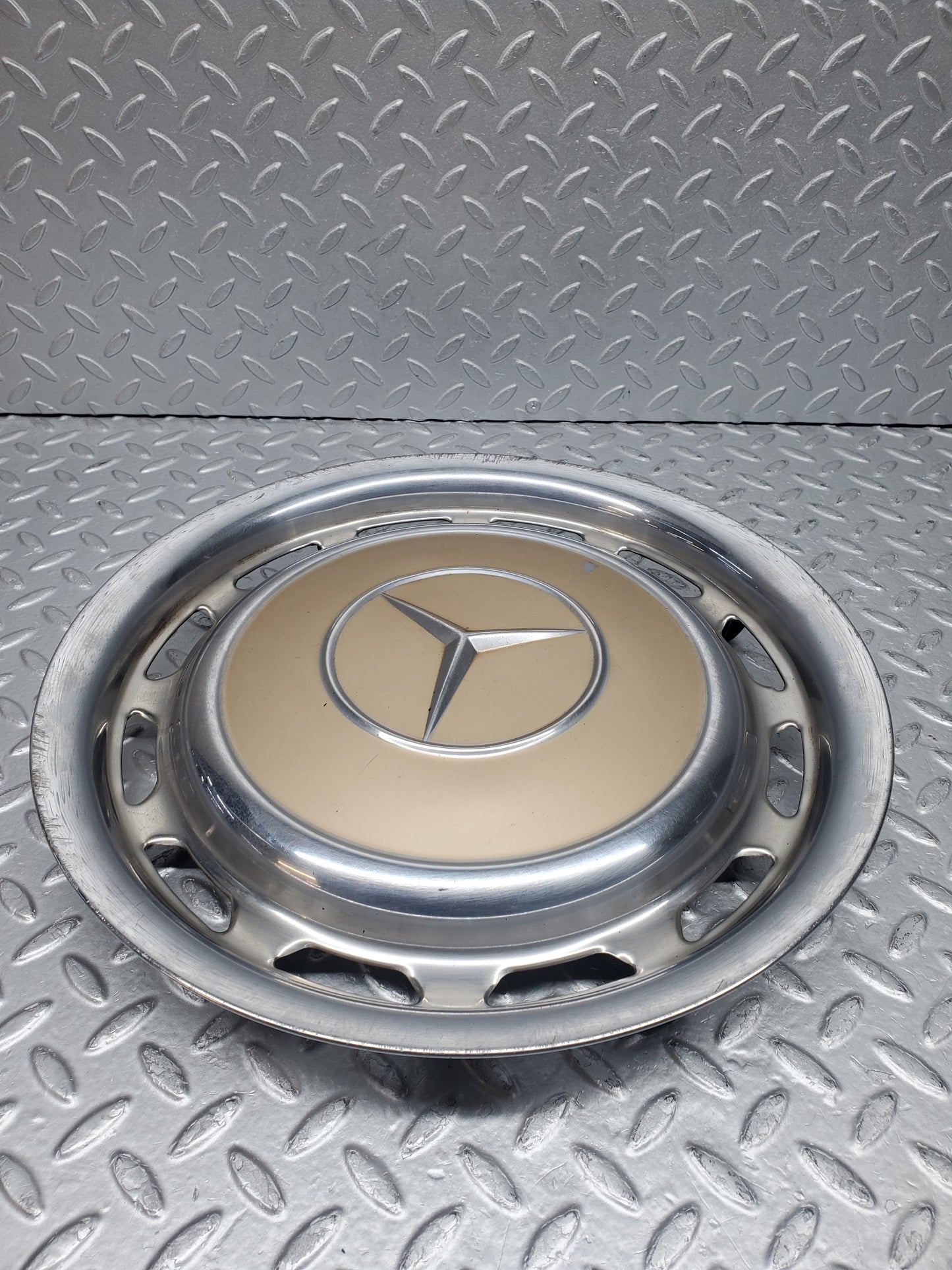 28406 Mercedes-Benz S123 240D Wagon Wheel Trim Hub Cap 14"