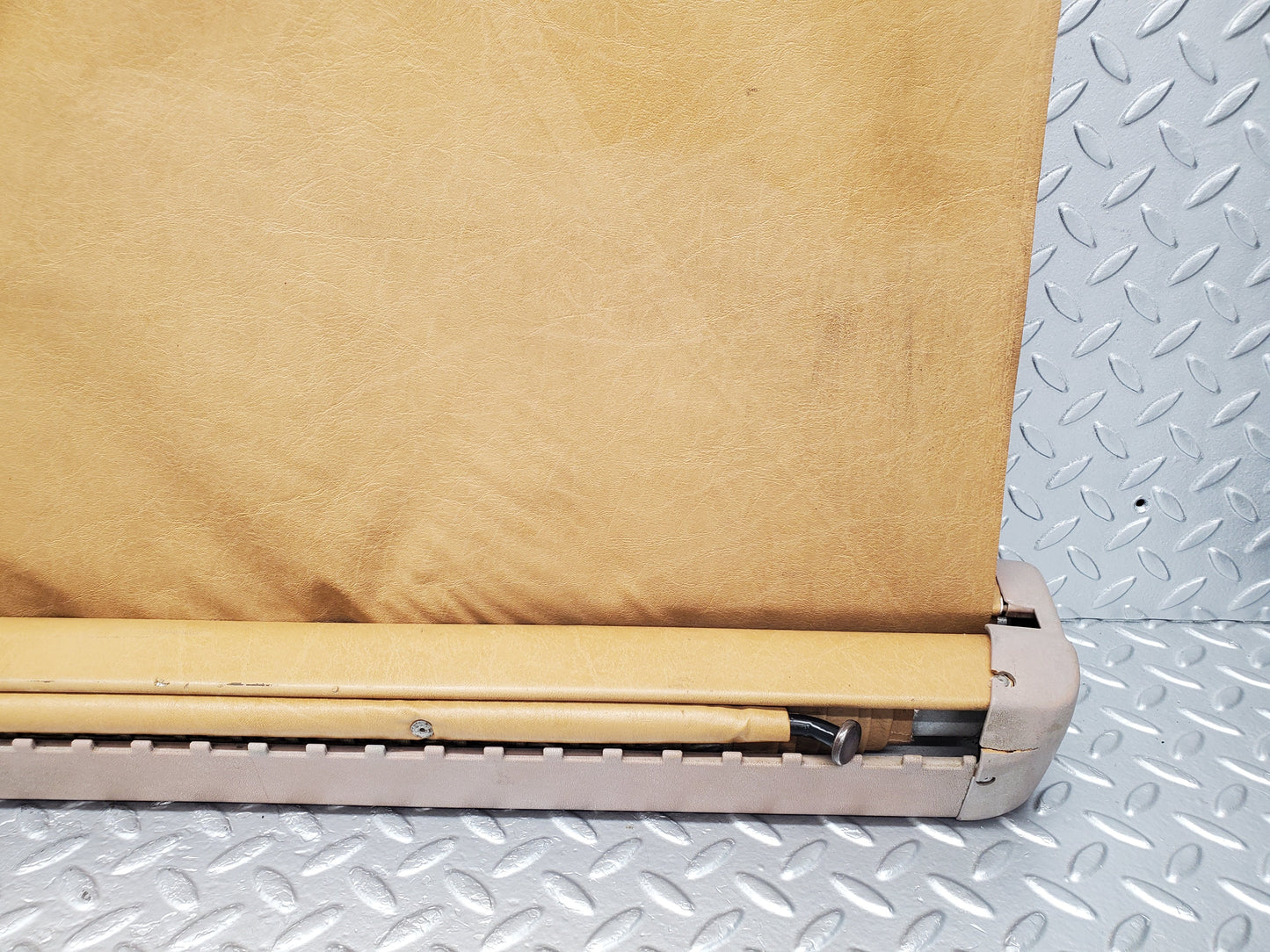 48772 Mercedes-Benz S123 Wagon Trunk Roll Compartment Cover Palomino