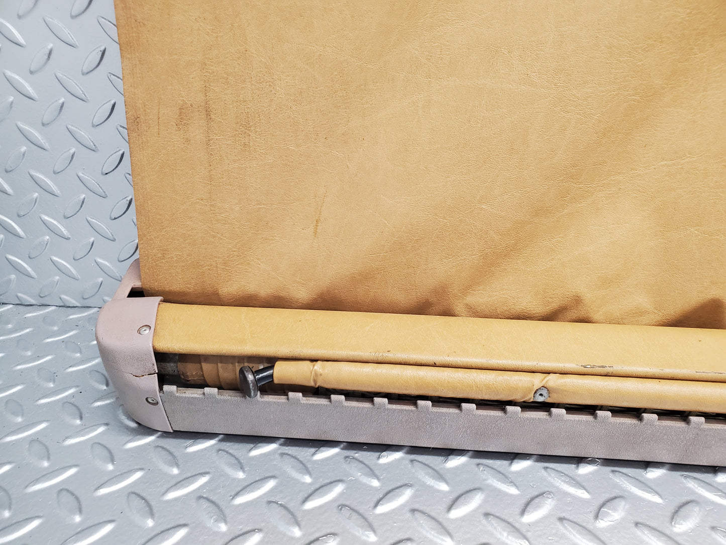 48772 Mercedes-Benz S123 Wagon Trunk Roll Compartment Cover Palomino