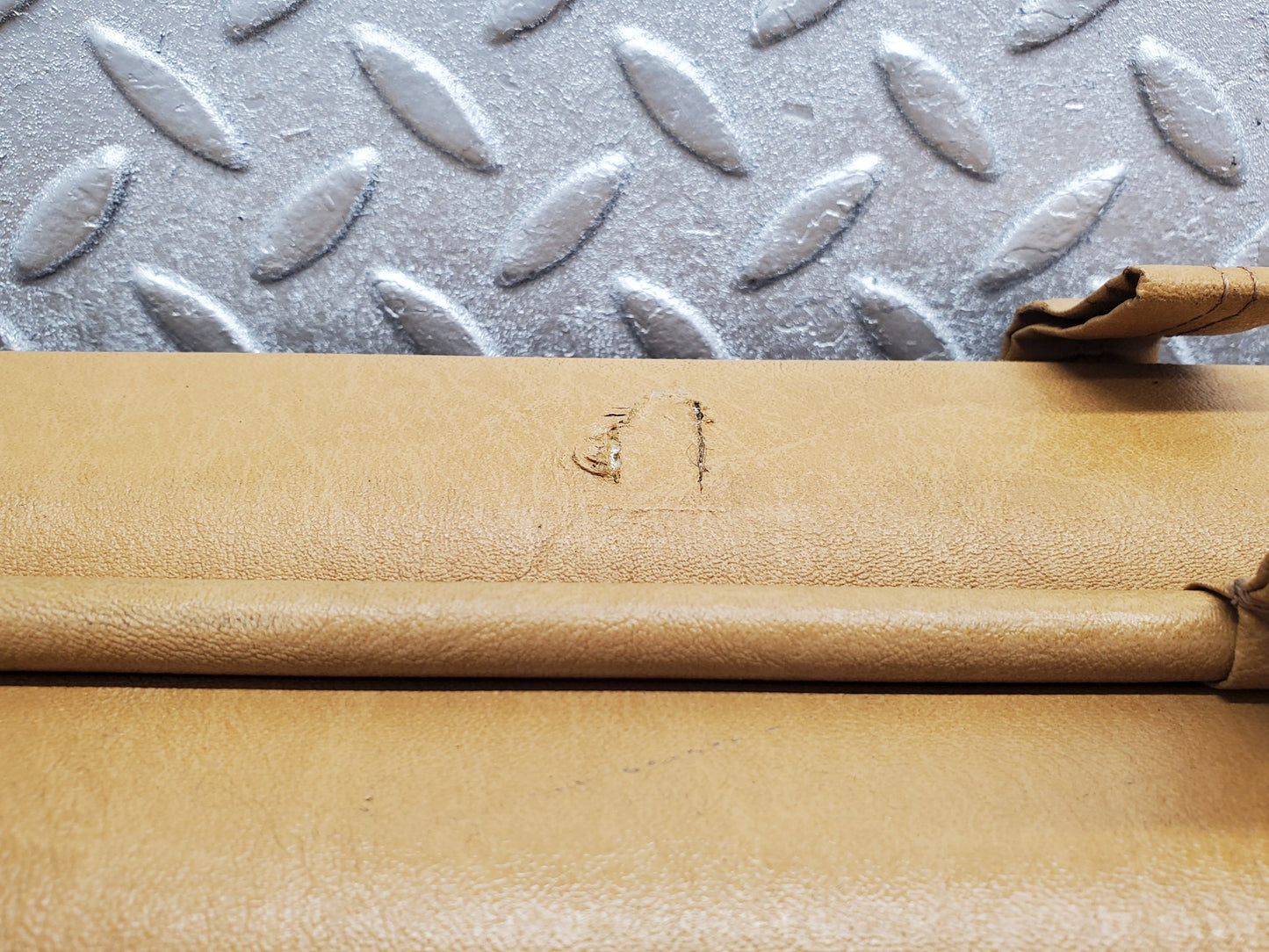 48772 Mercedes-Benz S123 Wagon Trunk Roll Compartment Cover Palomino