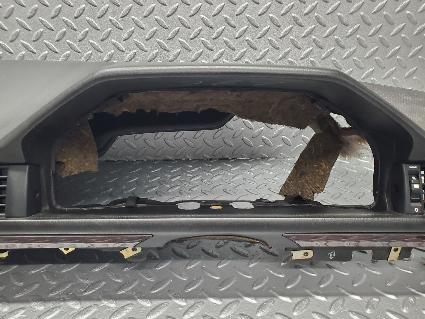 49402 Mercedes-Benz A124 320E Cabriolet Dashboard Black 1246890116