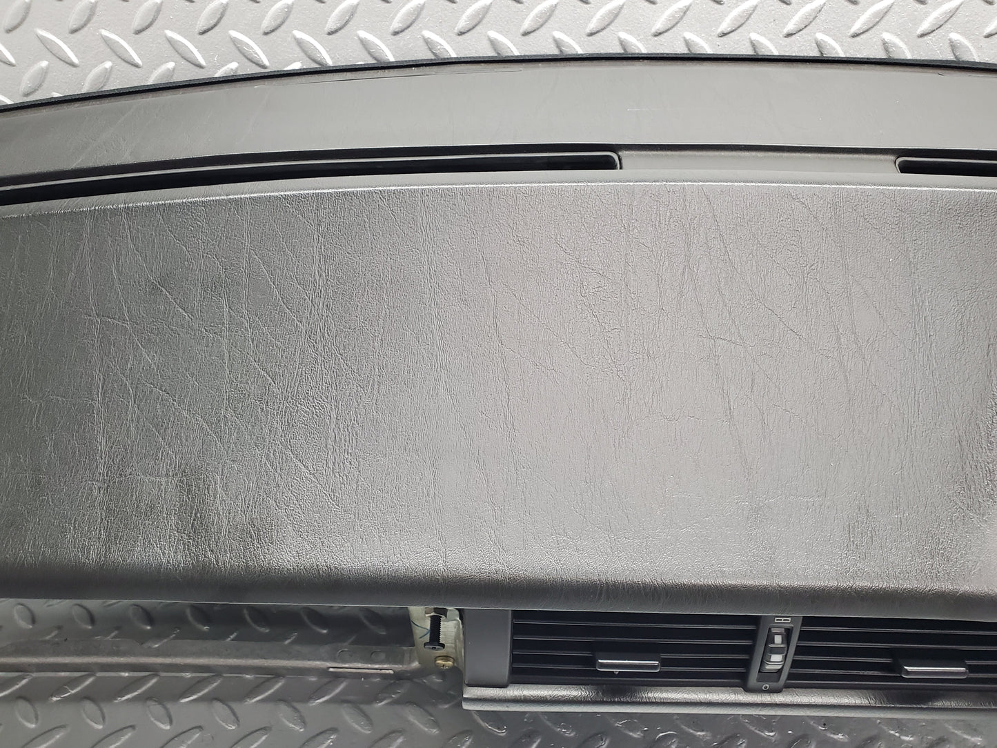 49402 Mercedes-Benz A124 320E Cabriolet Dashboard Black 1246890116