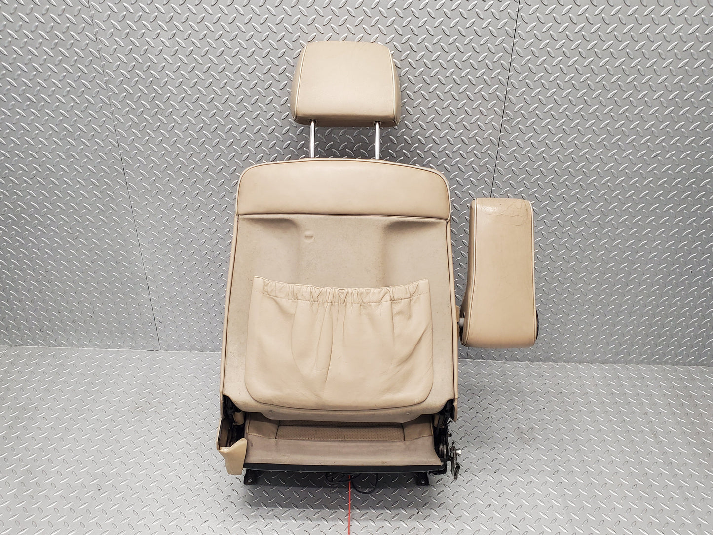 49429 Mercedes-Benz A124 320E Cabriolet Front Left Seat Leather Beige