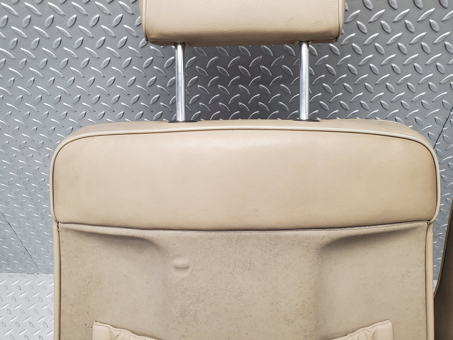 49429 Mercedes-Benz A124 320E Cabriolet Front Left Seat Leather Beige