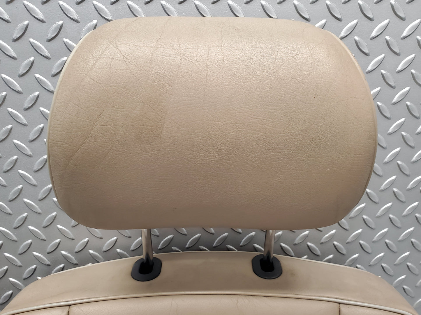 49429 Mercedes-Benz A124 320E Cabriolet Front Left Seat Leather Beige
