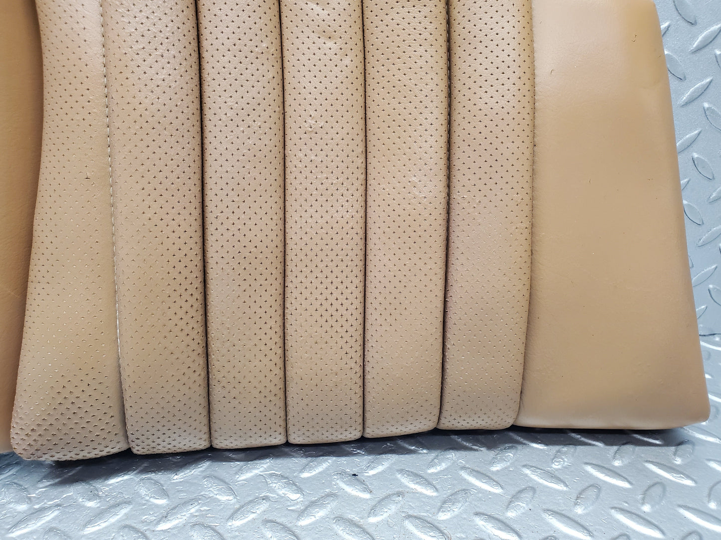 49754 Mercedes-Benz R107 380SL Coupe Rear Seat Palomino Leather