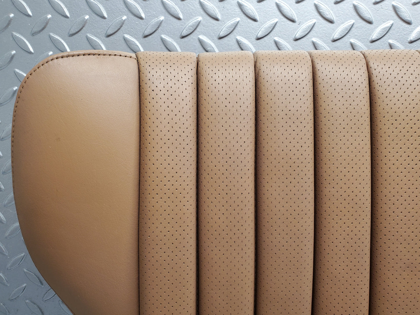 49754 Mercedes-Benz R107 380SL Coupe Rear Seat Palomino Leather