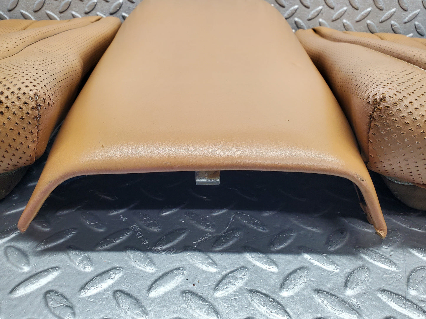49754 Mercedes-Benz R107 380SL Coupe Rear Seat Palomino Leather
