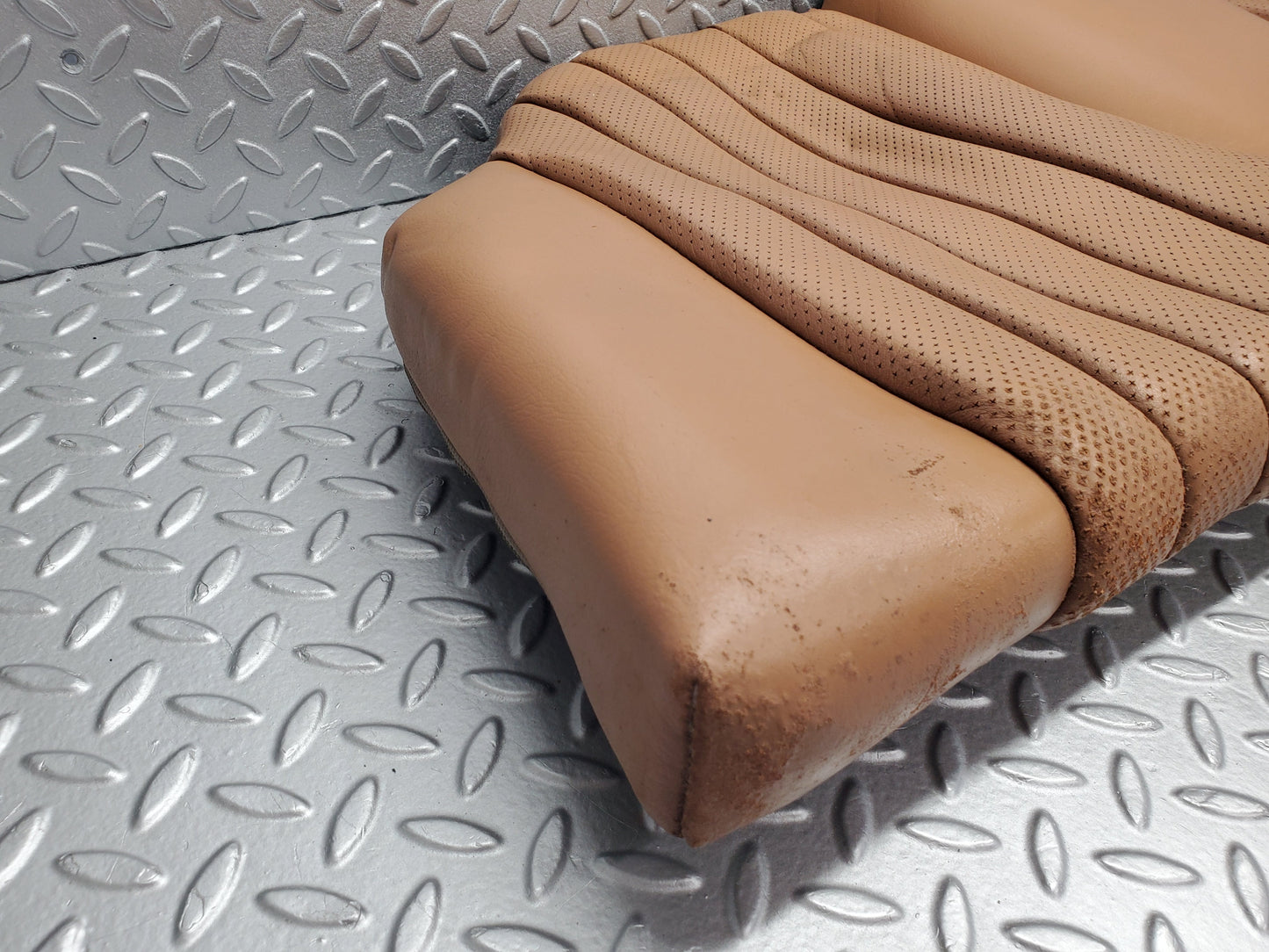 49754 Mercedes-Benz R107 380SL Coupe Rear Seat Palomino Leather