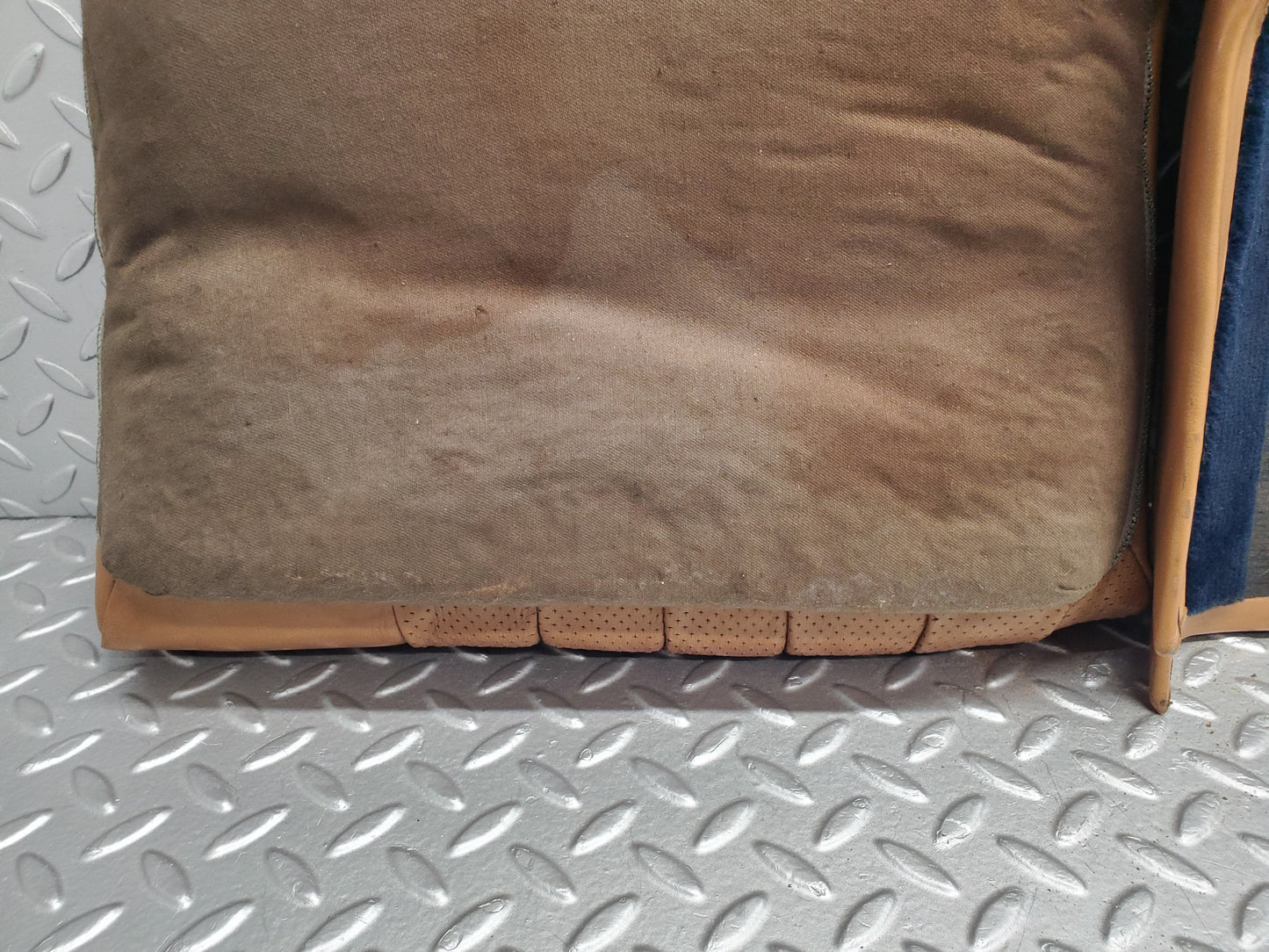 49754 Mercedes-Benz R107 380SL Coupe Rear Seat Palomino Leather