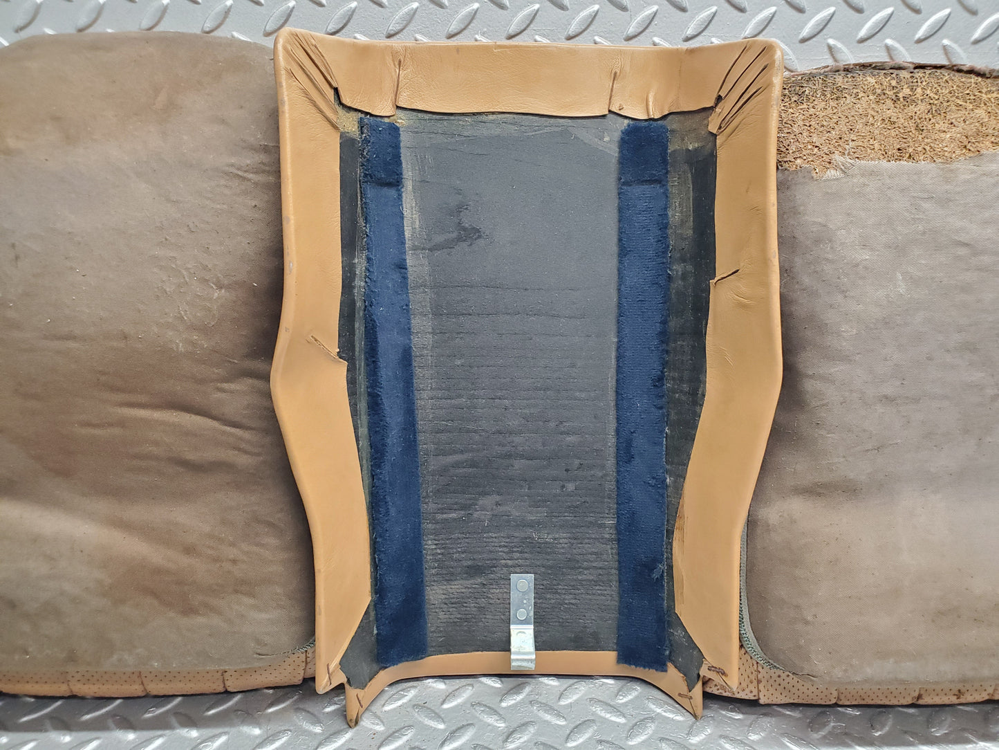 49754 Mercedes-Benz R107 380SL Coupe Rear Seat Palomino Leather