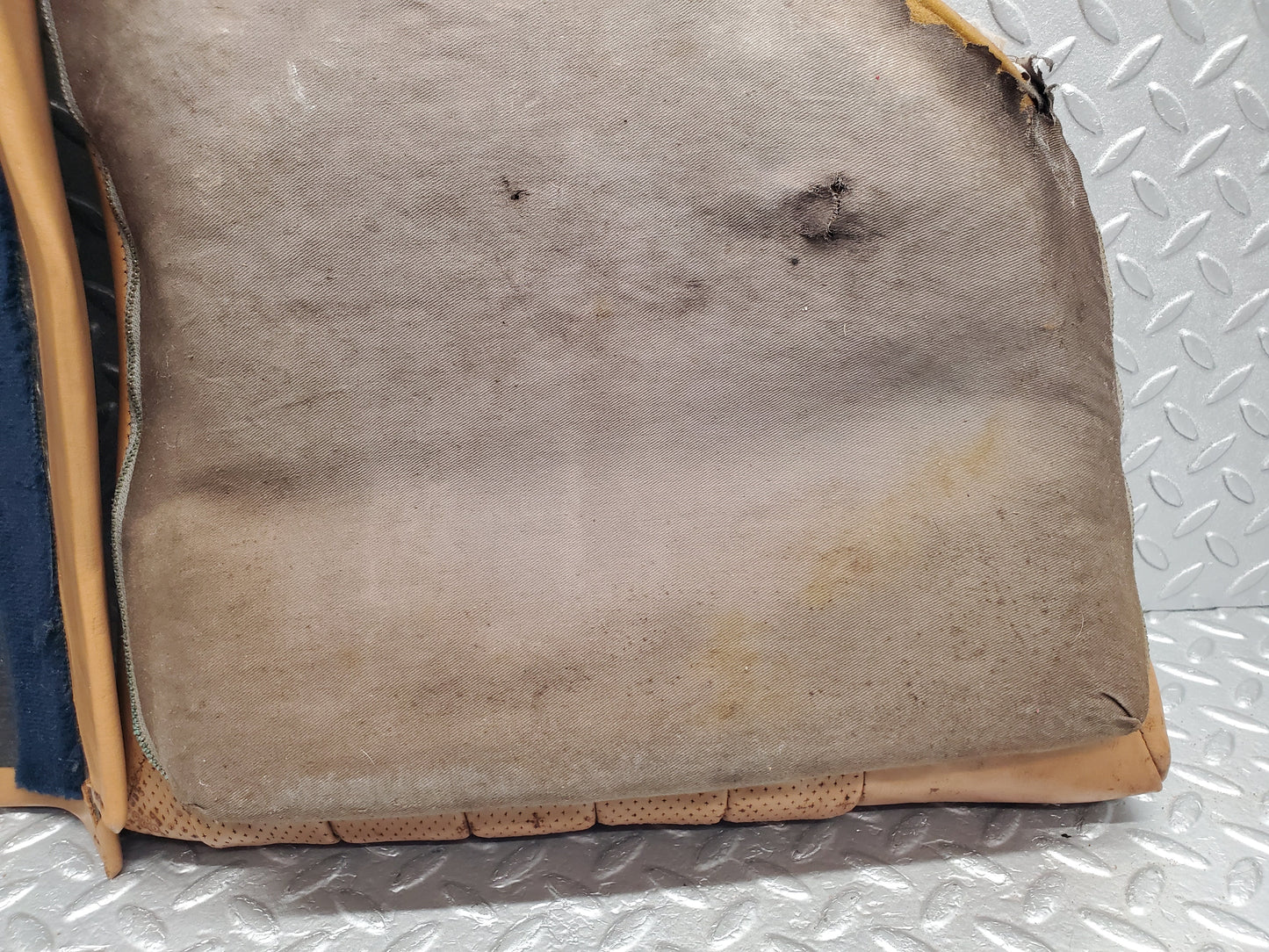 49754 Mercedes-Benz R107 380SL Coupe Rear Seat Palomino Leather