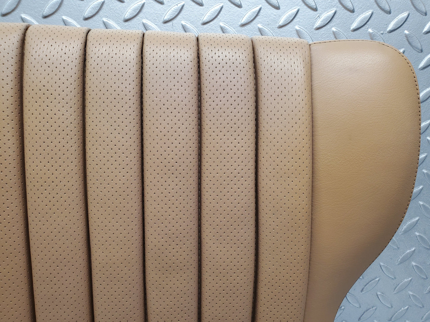 49754 Mercedes-Benz R107 380SL Coupe Rear Seat Palomino Leather
