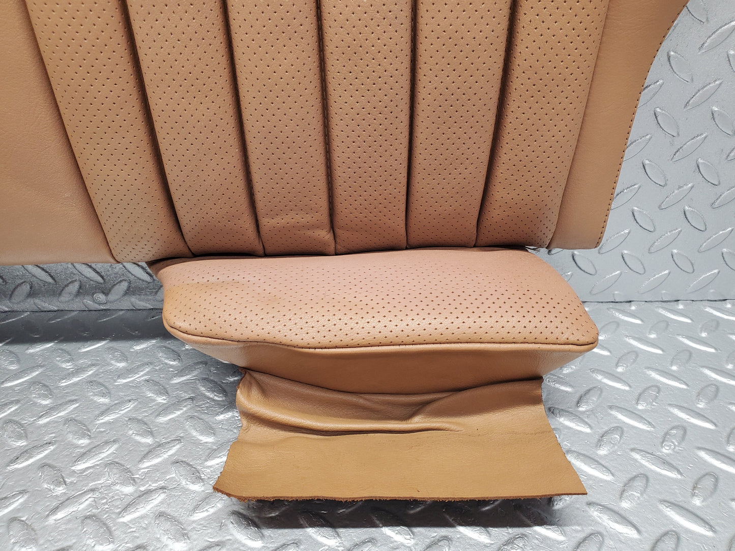 49754 Mercedes-Benz R107 380SL Coupe Rear Seat Palomino Leather