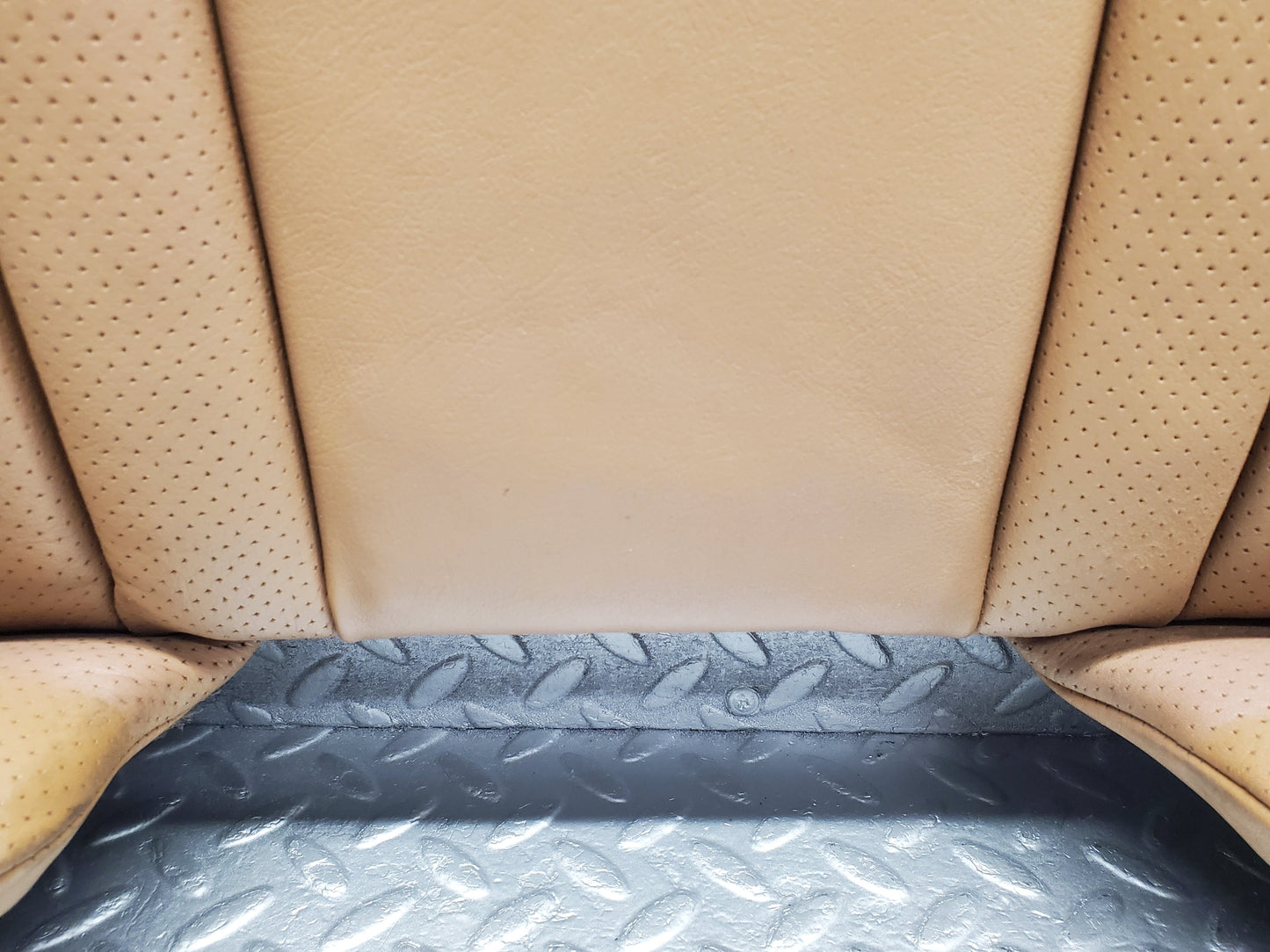 49754 Mercedes-Benz R107 380SL Coupe Rear Seat Palomino Leather