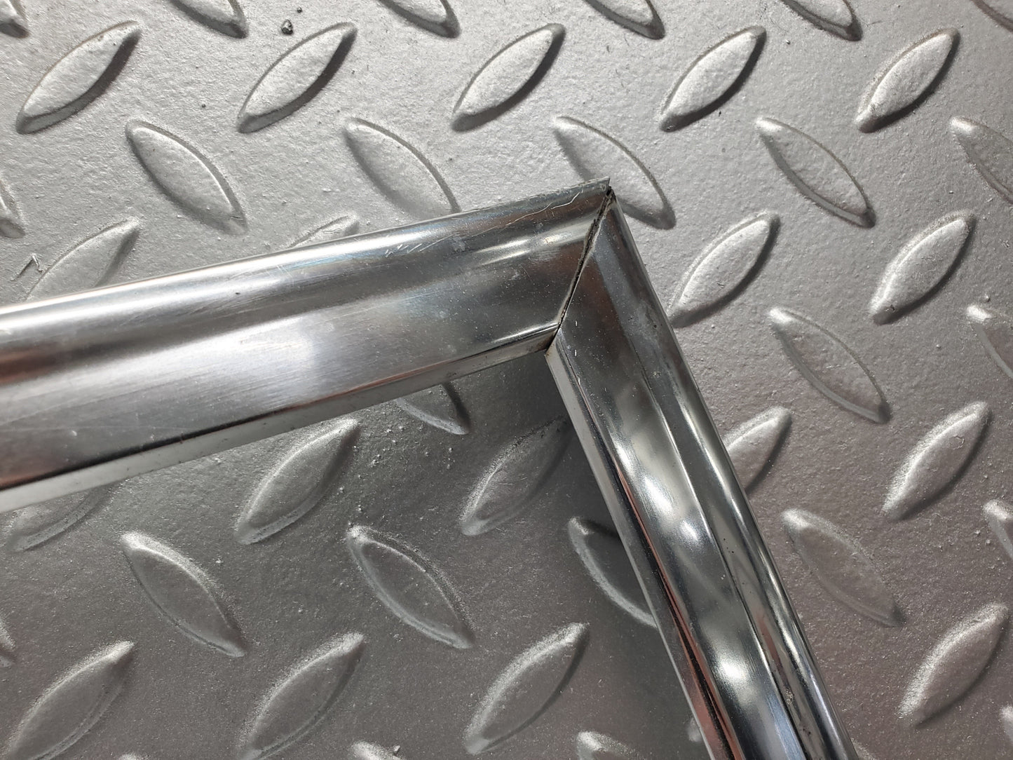 49913 Mercedes-Benz R107 380SL Front Windscreen Chrome Frame
