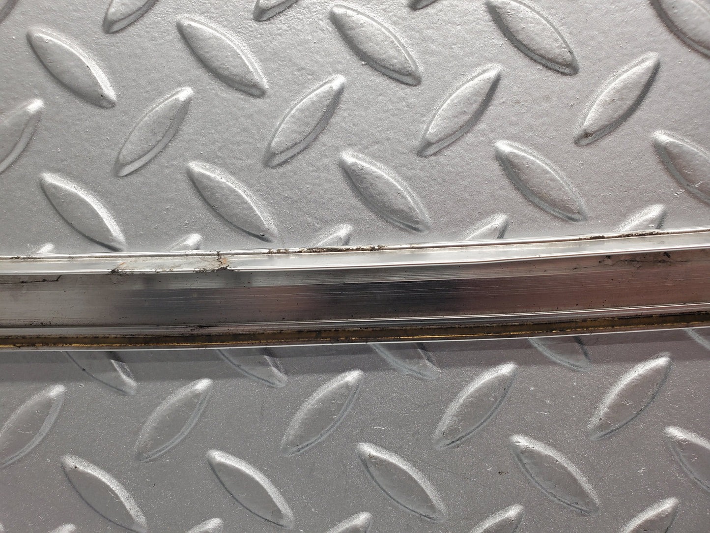 49913 Mercedes-Benz R107 380SL Front Windscreen Chrome Frame