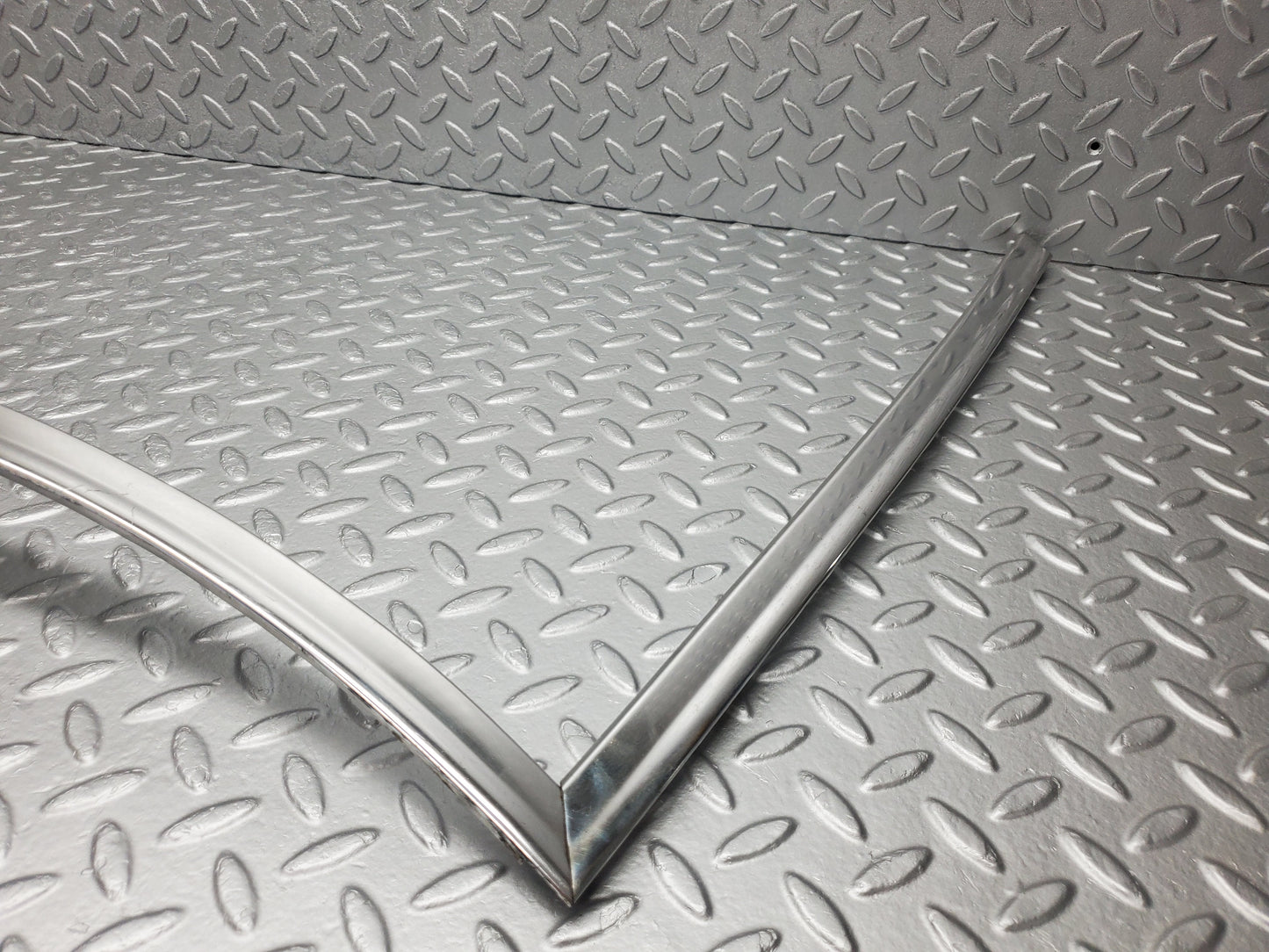 49913 Mercedes-Benz R107 380SL Front Windscreen Chrome Frame