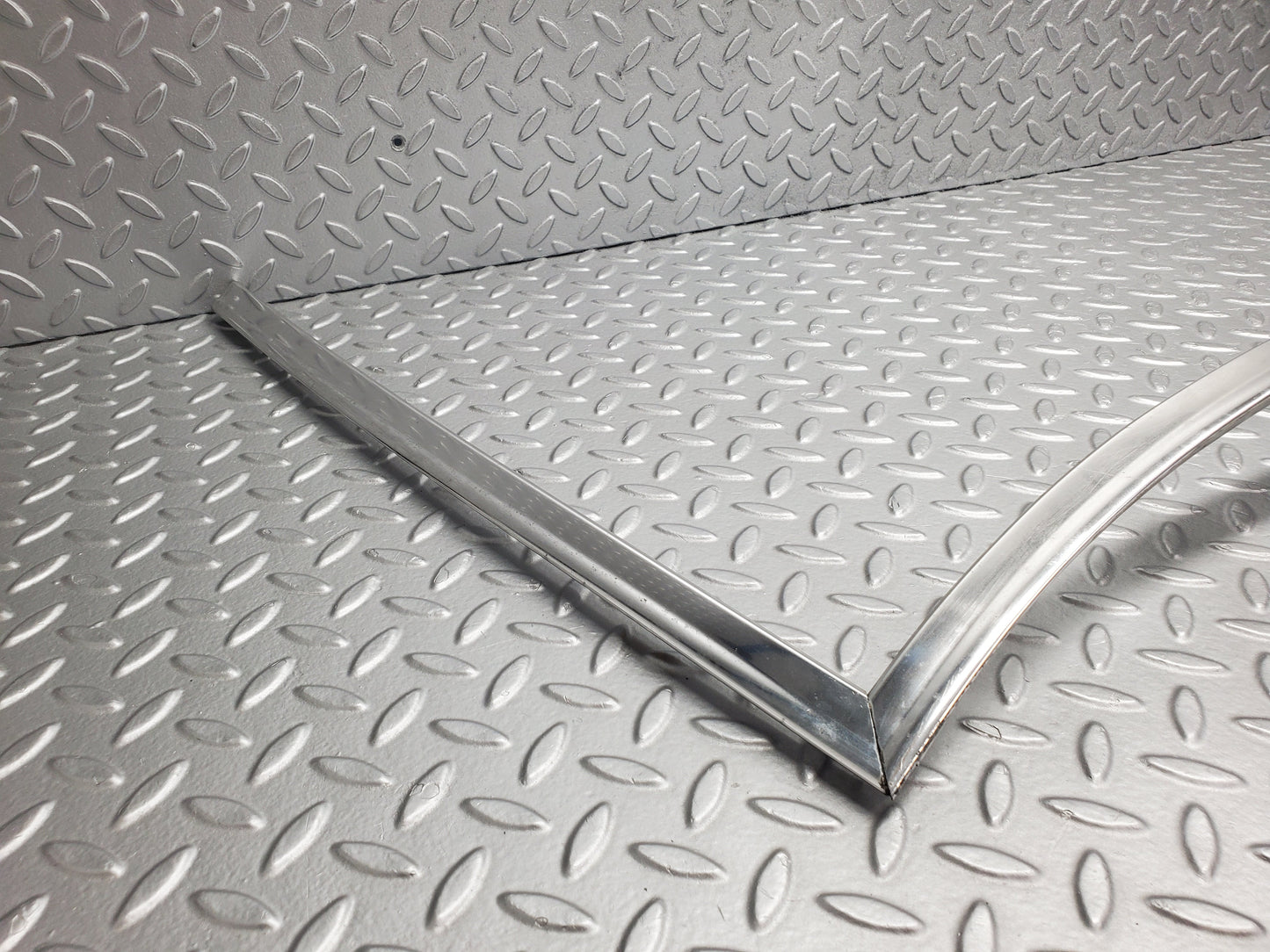 49913 Mercedes-Benz R107 380SL Front Windscreen Chrome Frame