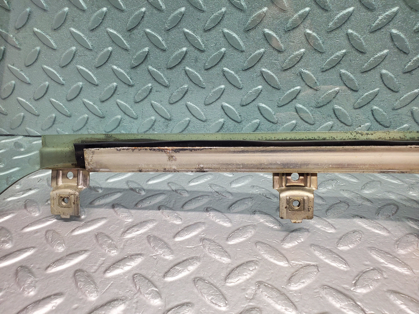 50006 Mercedes-Benz R107 380SL Coupe Left Door Window Glass Tinted