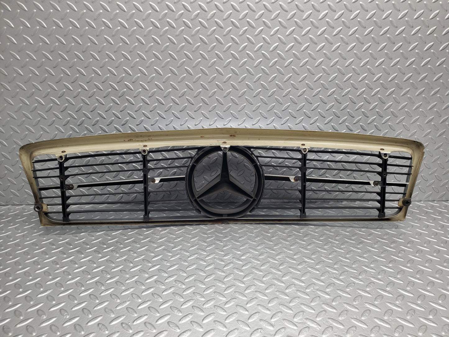 50007 Mercedes-Benz R107 380SL Bonnet Grill Chrome 1078881623 1078881523