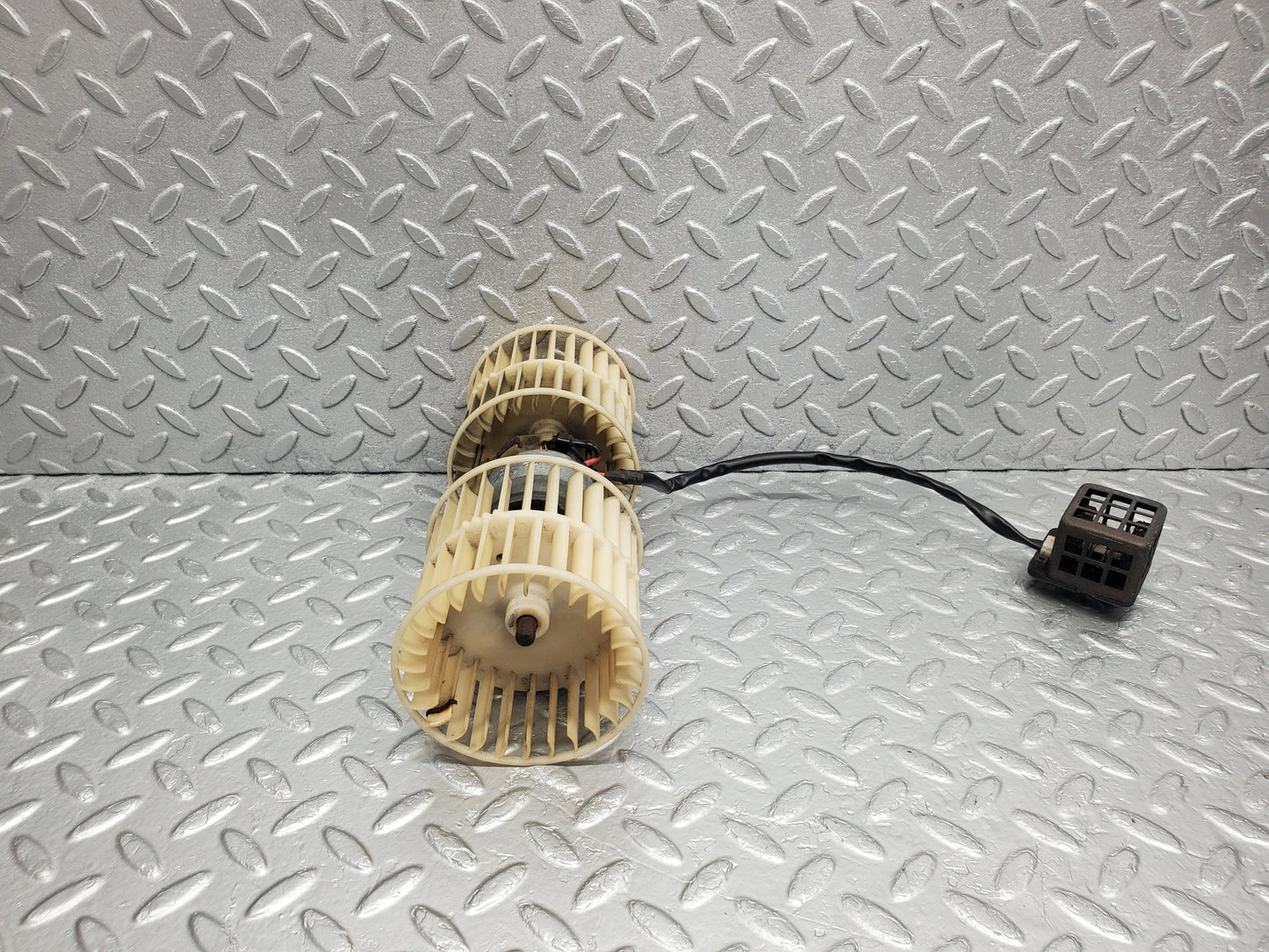 50097 Mercedes-Benz R107 380SL Heater Blower Motor Bosch 0130063022