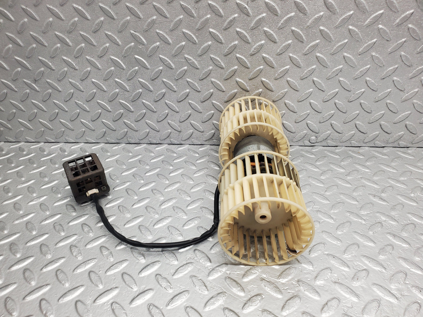 50097 Mercedes-Benz R107 380SL Heater Blower Motor Bosch 0130063022