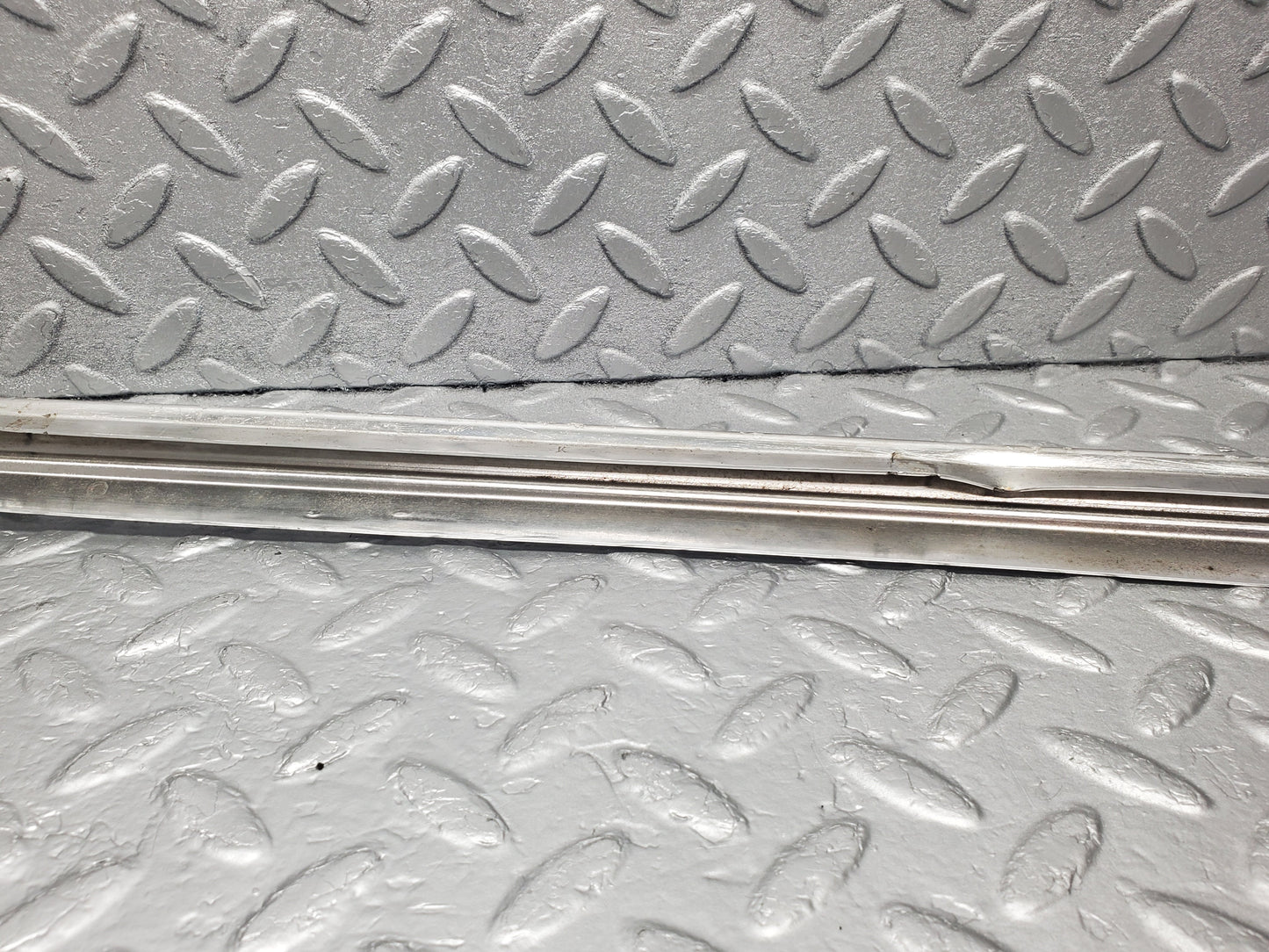 50752 Mercedes-Benz W108 280SE 3.5 Rear Windscreen Chrome Frame