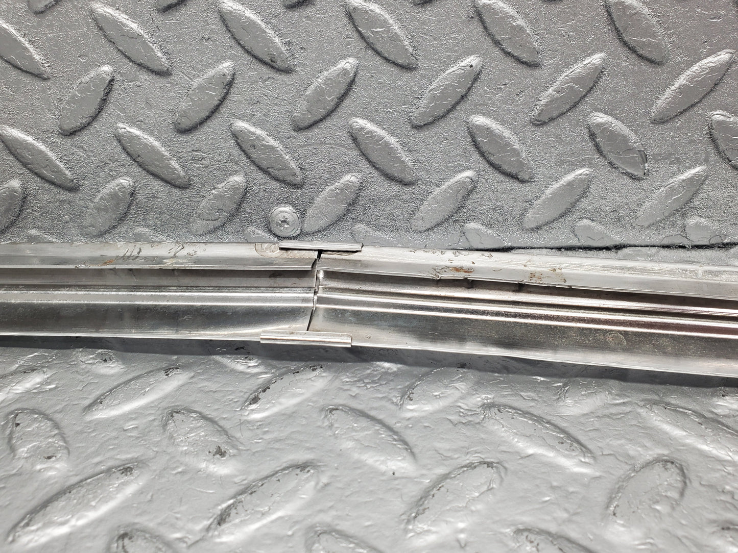 50752 Mercedes-Benz W108 280SE 3.5 Rear Windscreen Chrome Frame