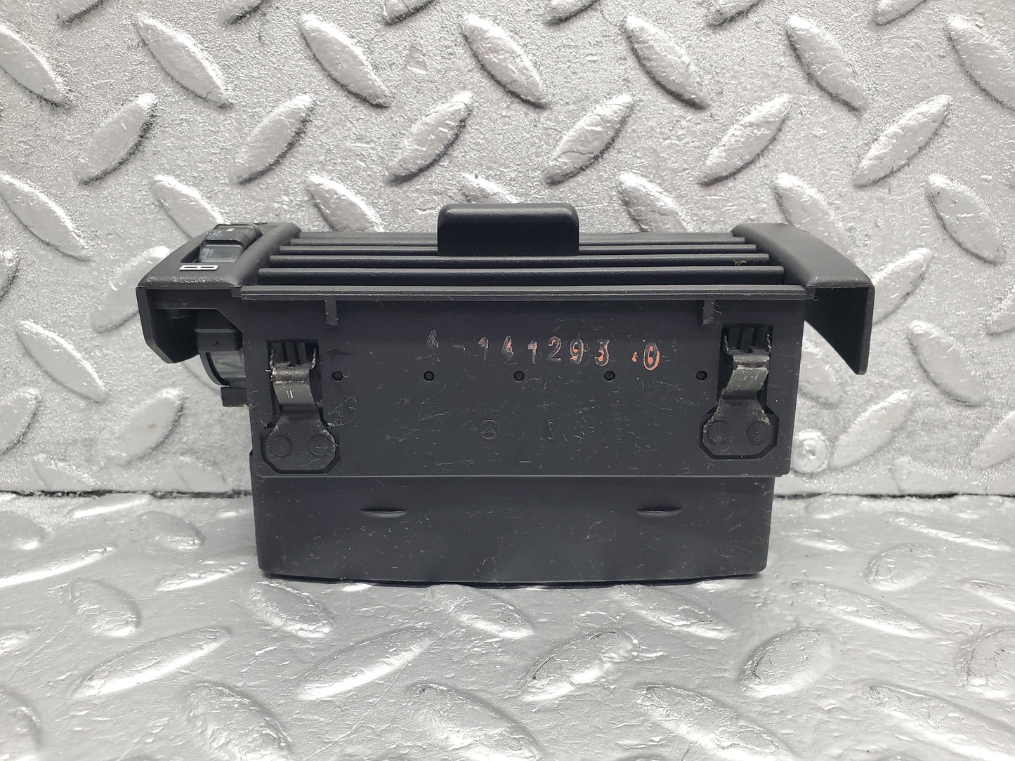 51067 Mercedes-Benz W124 Dashboard Air Vent Left Side