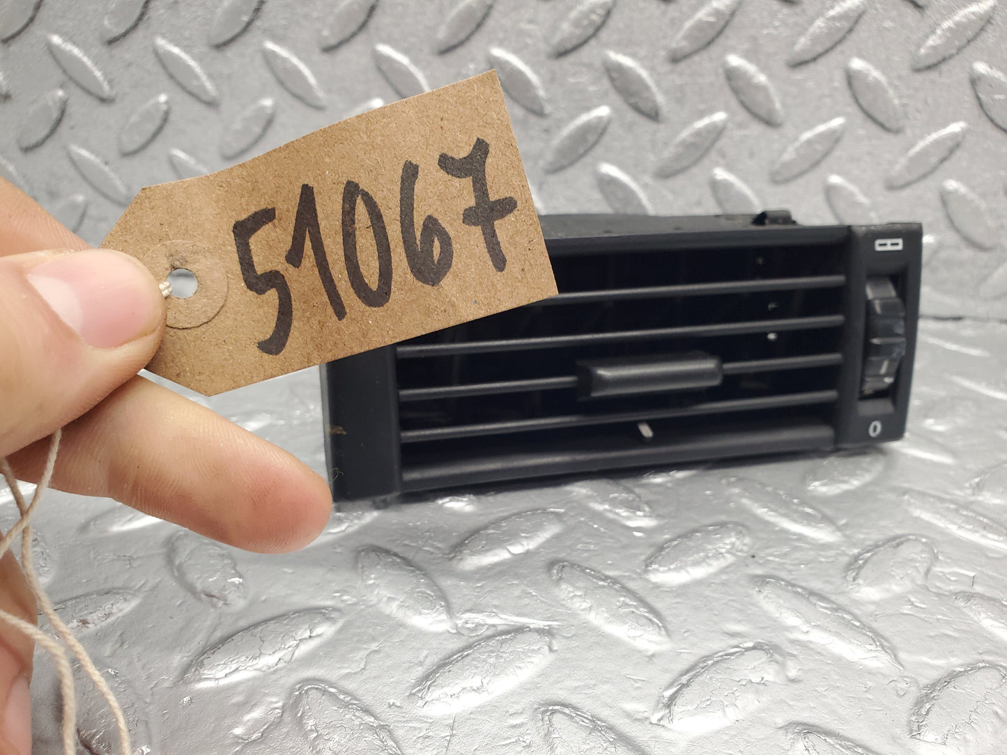 51067 Mercedes-Benz W124 Dashboard Air Vent Left Side