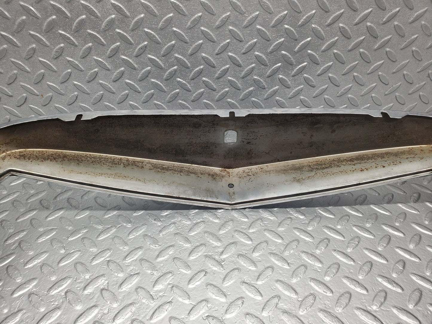 51461 Mercedes-Benz W108 Bonnet Grill Frame Chrome