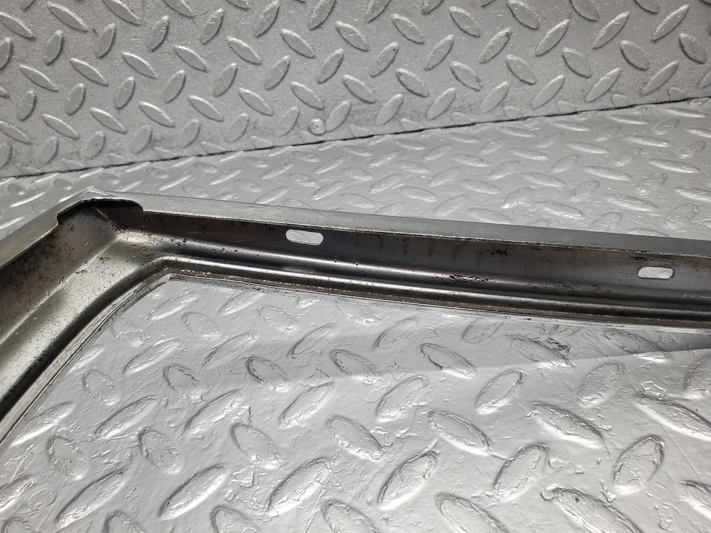 51462 Mercedes-Benz W108 Bonnet Grill Frame Chrome