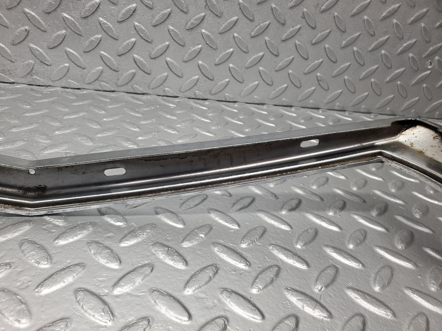 51462 Mercedes-Benz W108 Bonnet Grill Frame Chrome